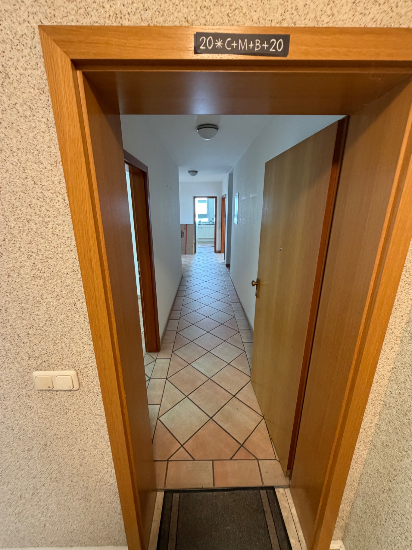 Flur einer zu entrümpelnden Wohnung