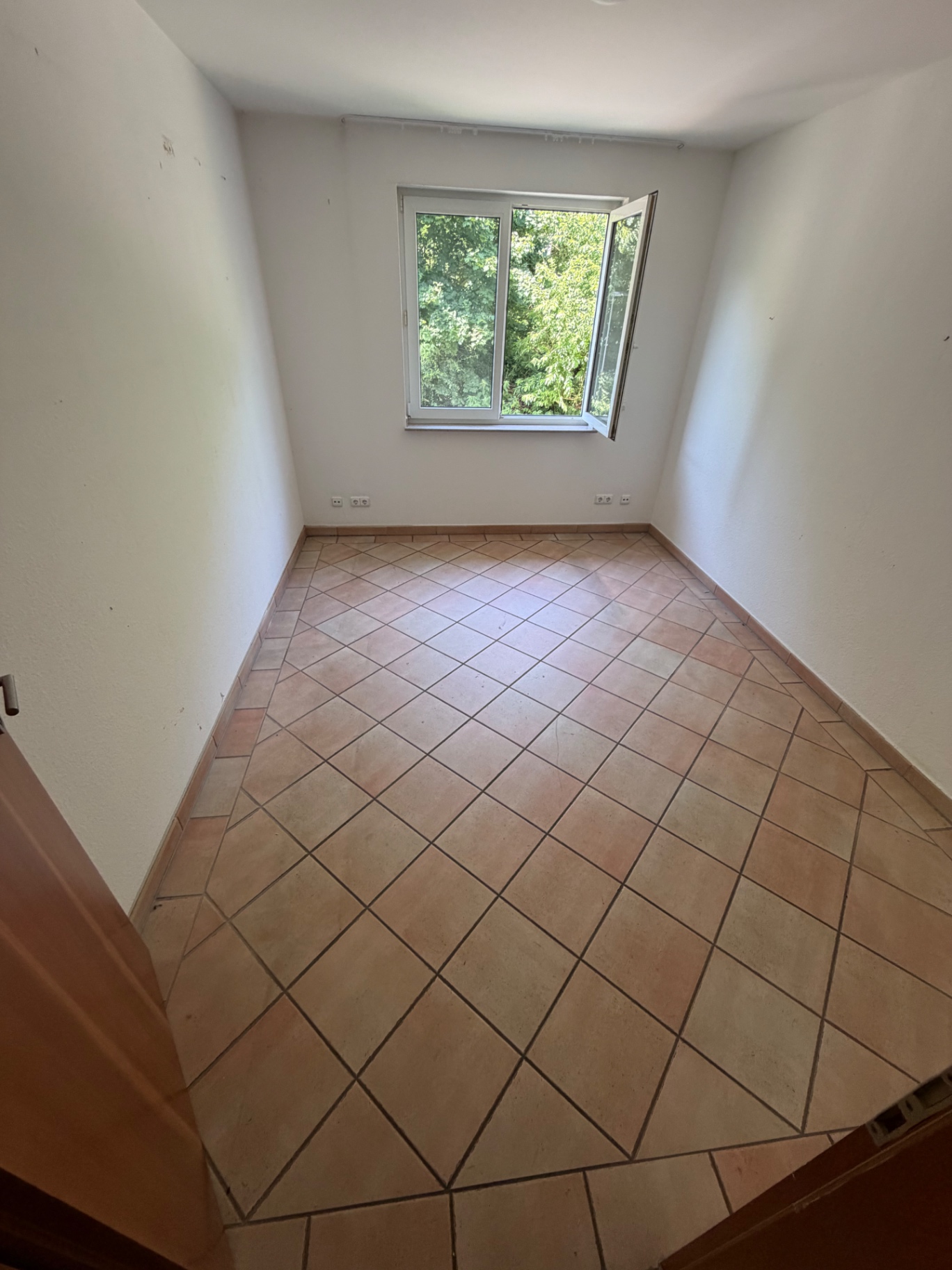 Leergeräumtes Zimmer nach Entrümpelung